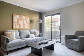 Rancho Penasquitos 1br w pool gym nr bars SAN-31